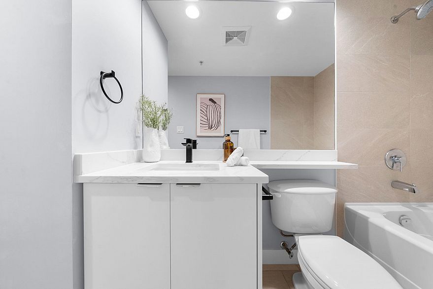 2101 1001 Richards Street