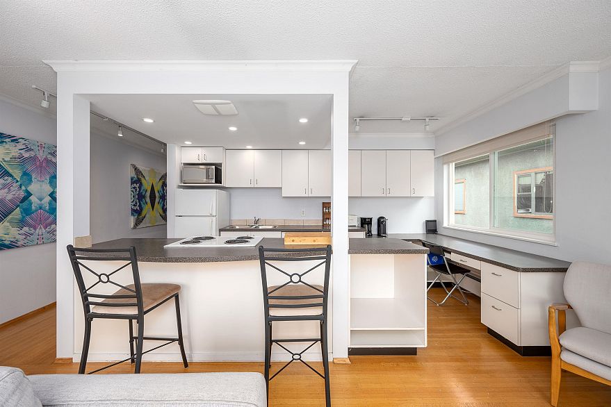 8 1235 W 10th Avenue