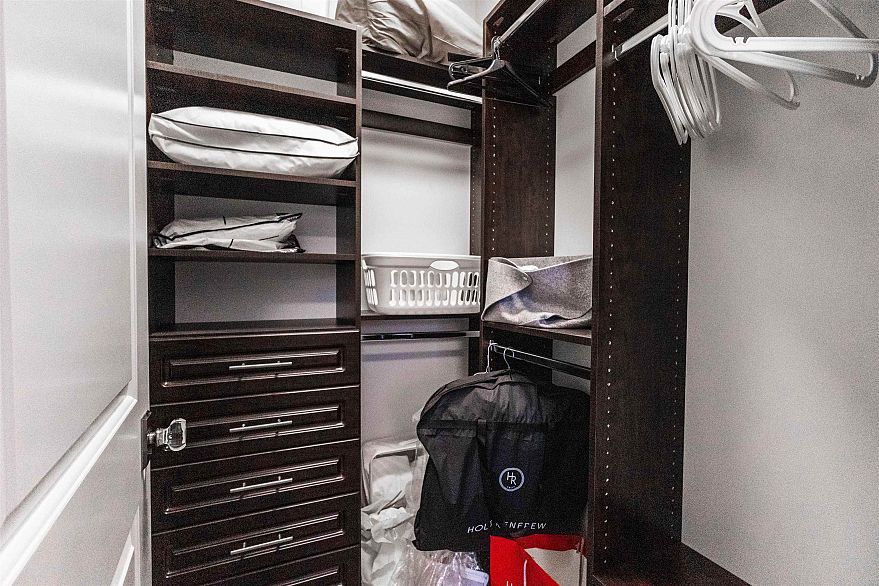 104 4883 Maclure Mews