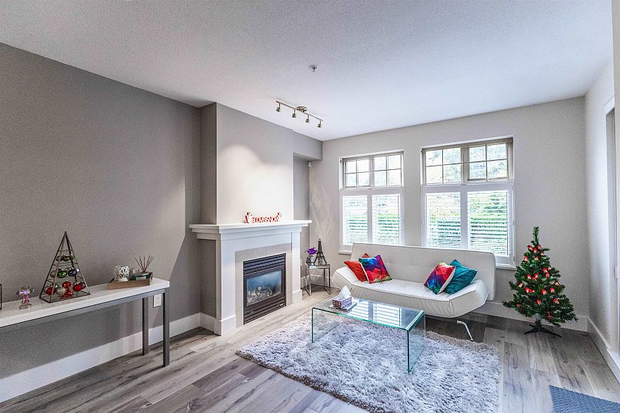 104 4883 Maclure Mews