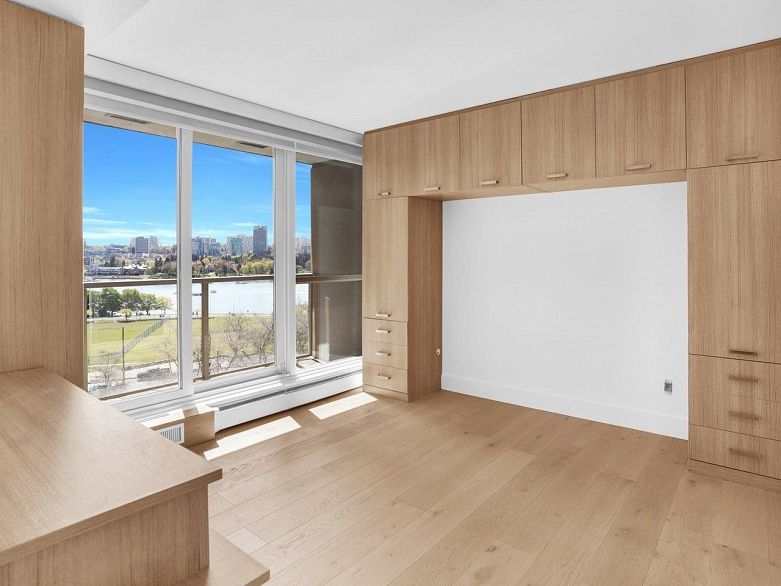 802 1318 Homer Street