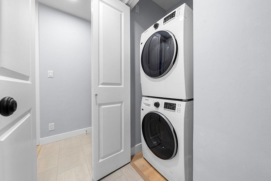 2101 1001 Richards Street