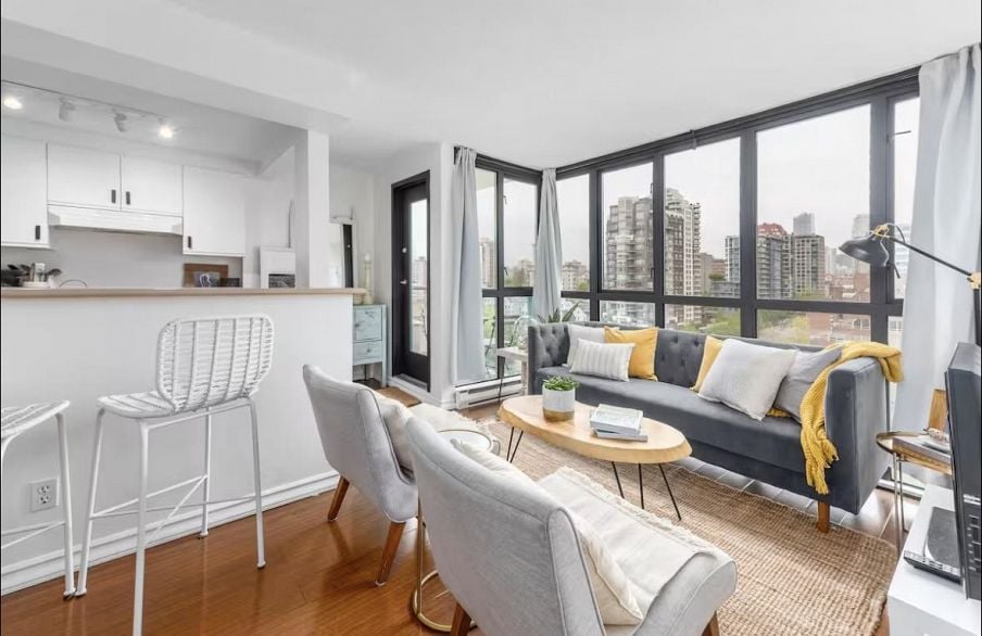 1705 907 BEACH AVENUE, Vancouver BC V6G 1Y3