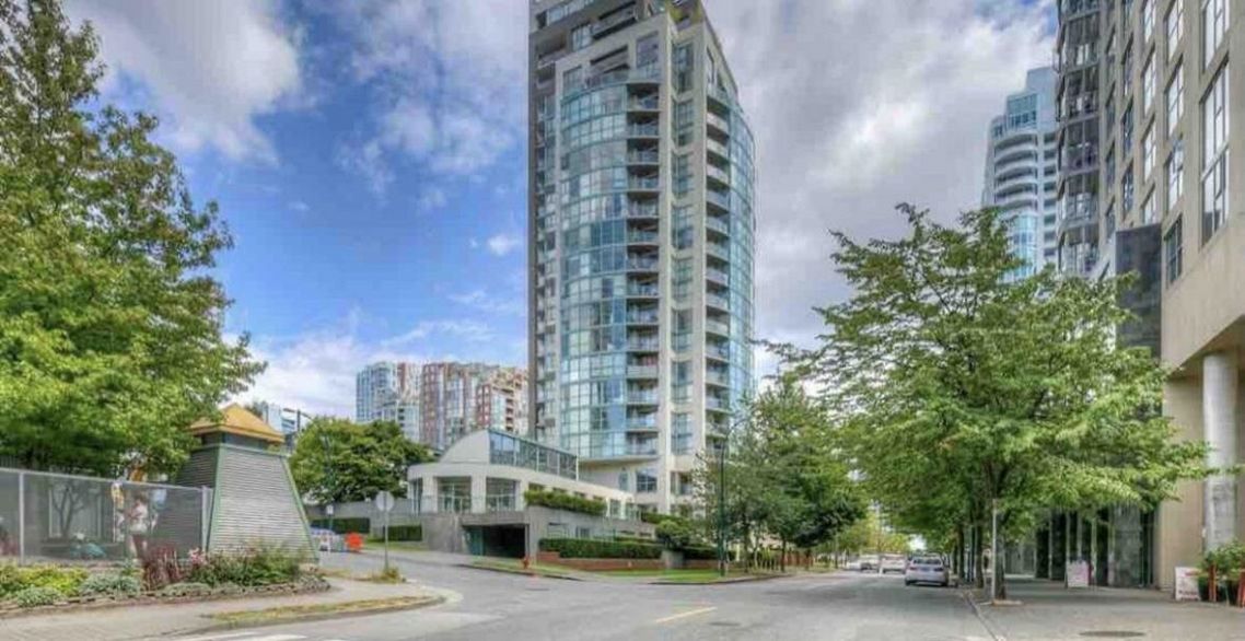 1705 907 BEACH AVENUE, Vancouver BC V6G 1Y3