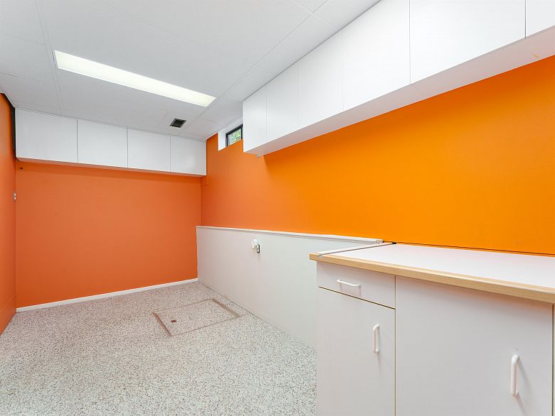 5 3554 E 49th Avenue