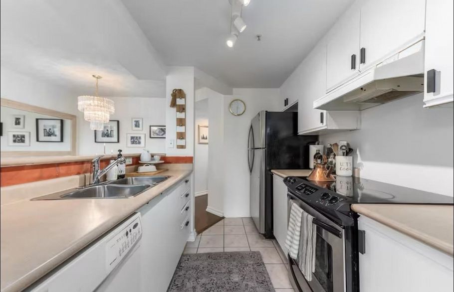 1705 907 BEACH AVENUE, Vancouver BC V6G 1Y3