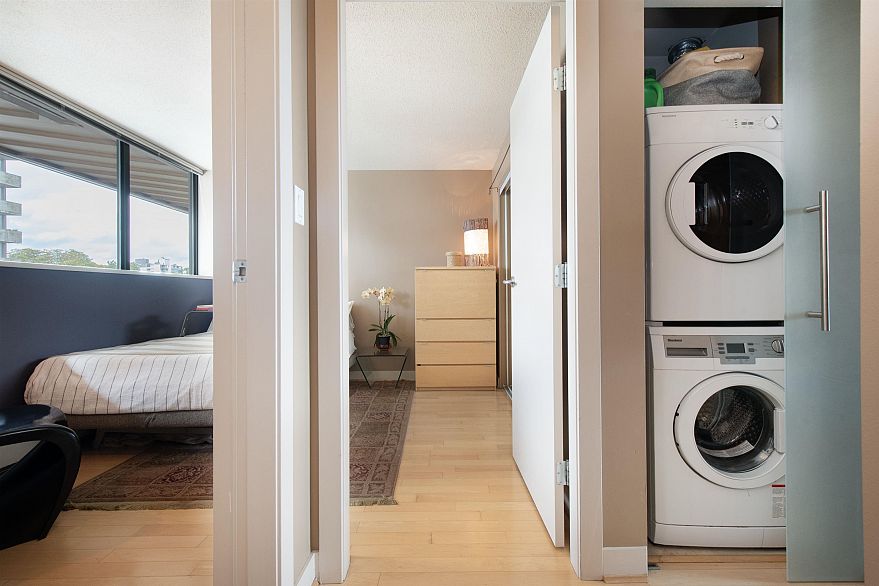 PH4 1688 Robson Street