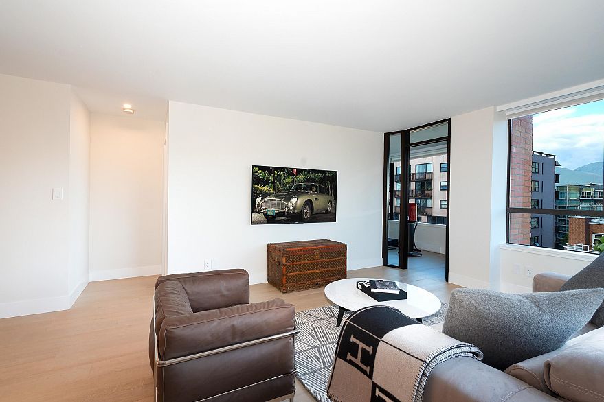 902 1860 Robson Street