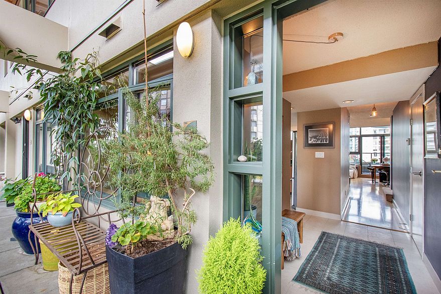 PH4 1688 Robson Street