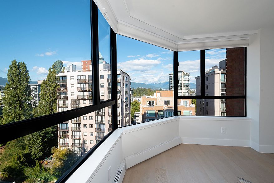 902 1860 Robson Street