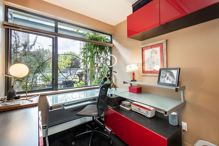 PH4 1688 Robson Street