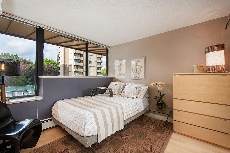 PH4 1688 Robson Street