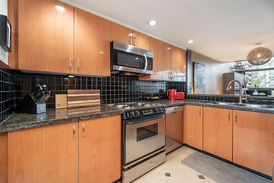 PH4 1688 Robson Street