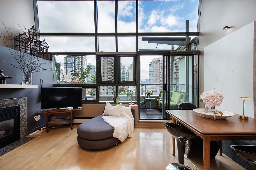 PH4 1688 Robson Street