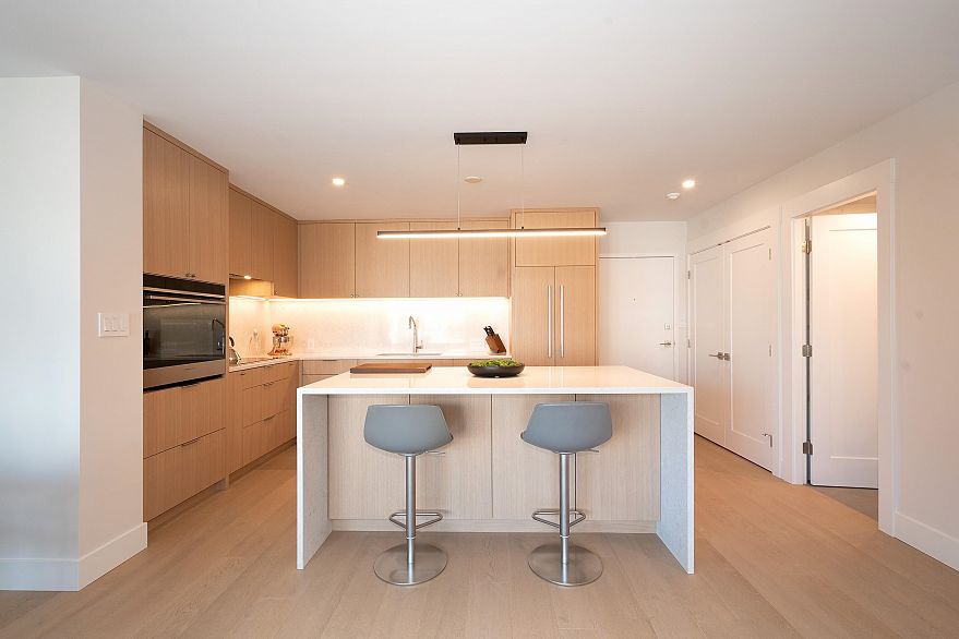 902 1860 Robson Street