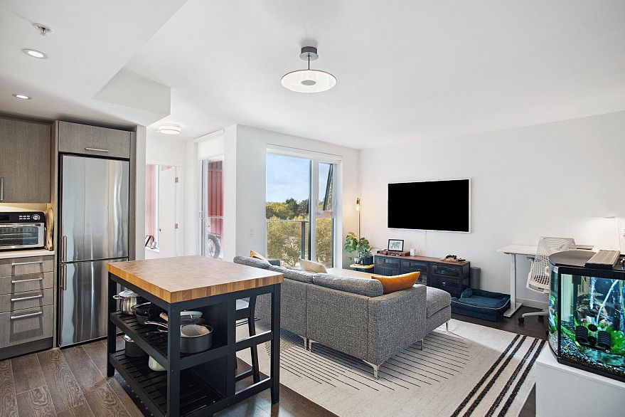 501 983 E Hastings Street