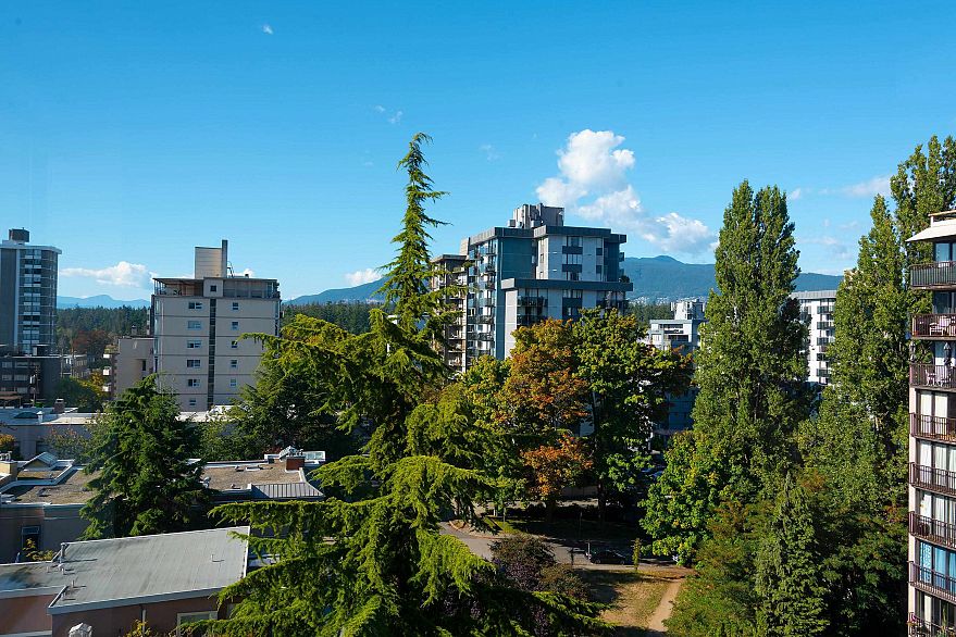 902 1860 Robson Street