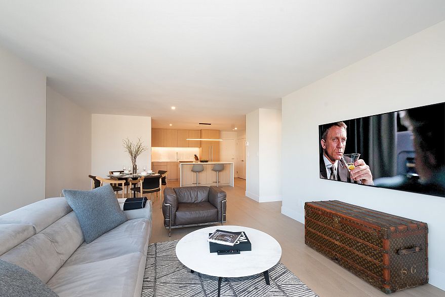 902 1860 Robson Street