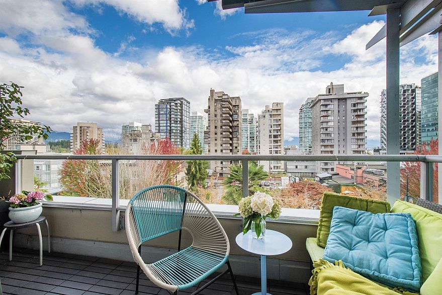 PH4 1688 Robson Street