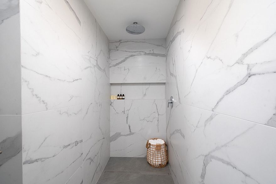 902 1860 Robson Street