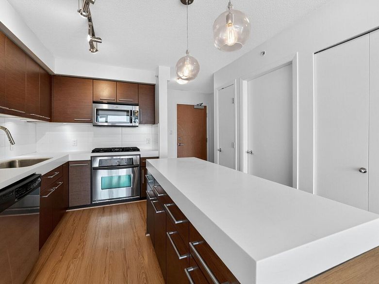 1007 2770 Sophia Street