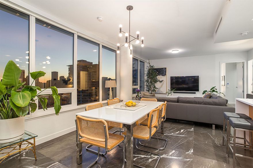 2004 885 Cambie Street