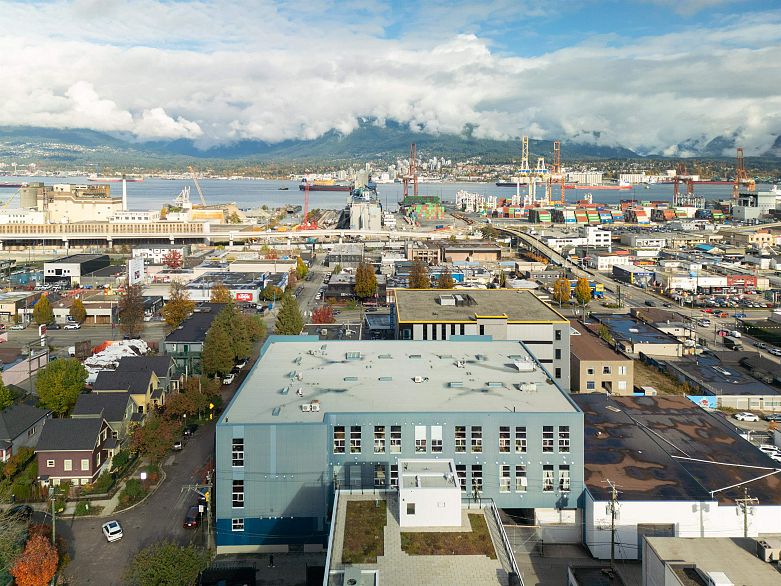 307 1220 E Pender Street