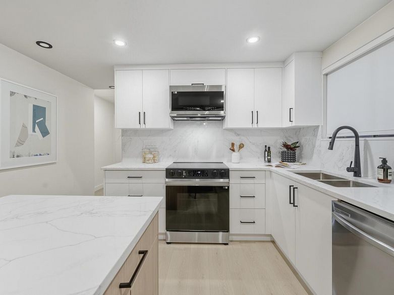 202 1165 Burnaby Street