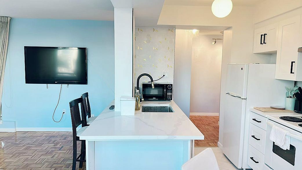 502 1850 Comox Street