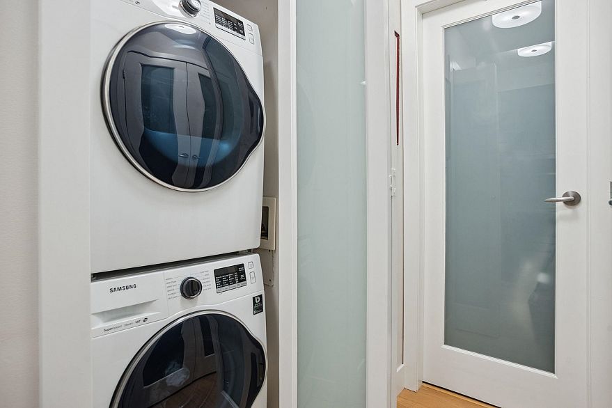 100 1688 Robson Street