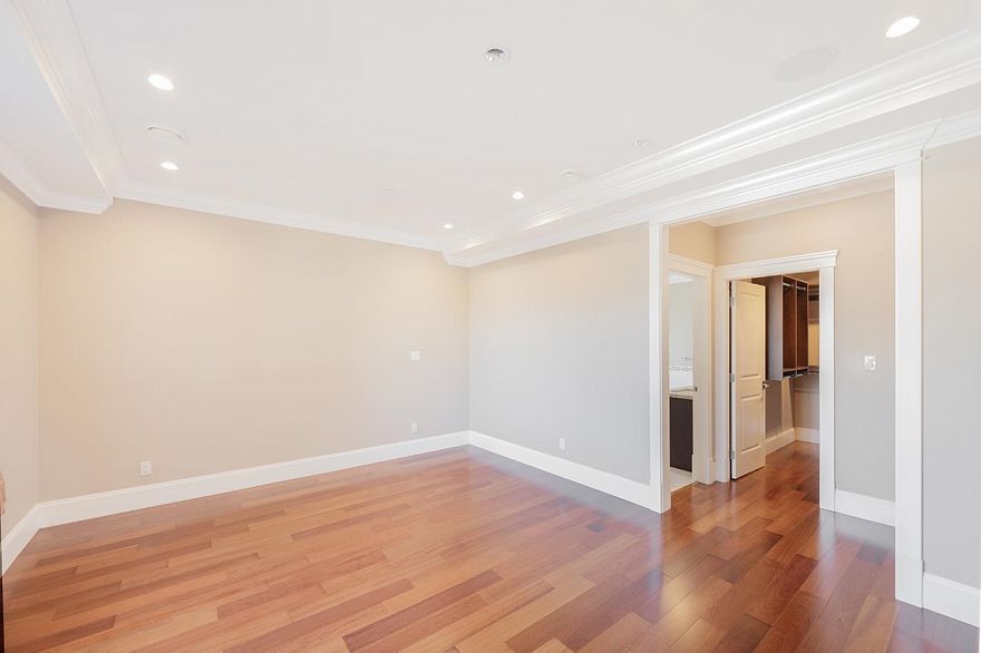 2817 Oliver Crescent