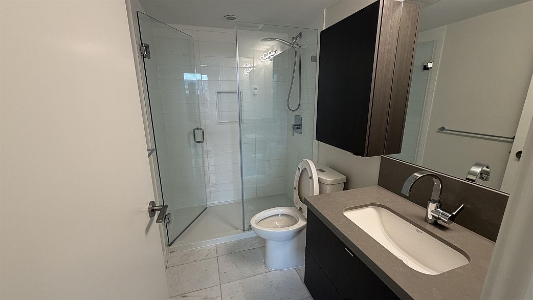 1905 8189 Cambie Street