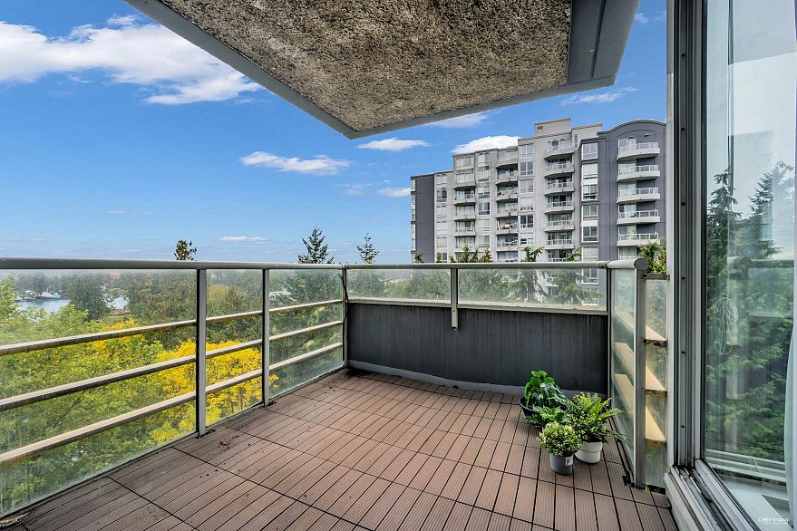 606 3061 E Kent Avenue North