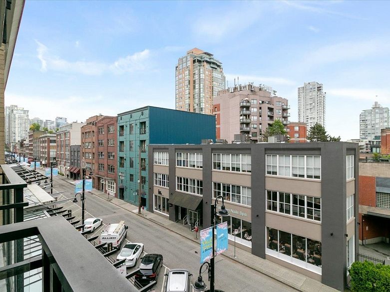 301 1275 Hamilton Street