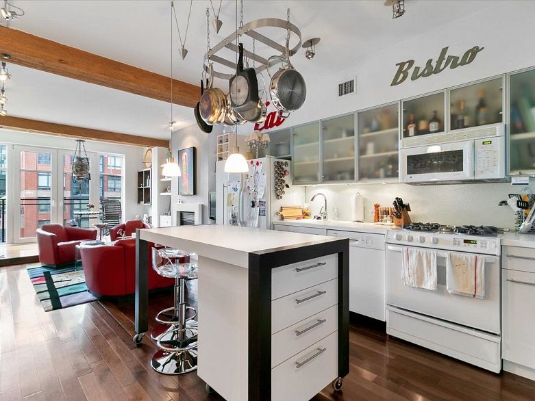 301 1275 Hamilton Street