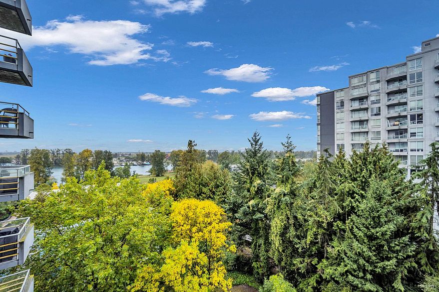 606 3061 E Kent Avenue North