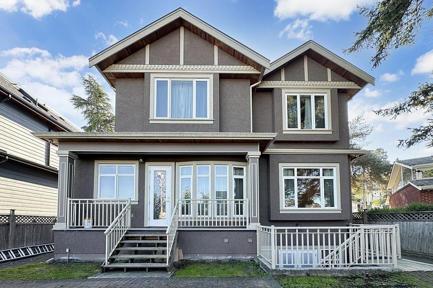 2817 Oliver Crescent