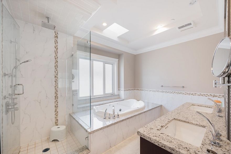 2817 Oliver Crescent