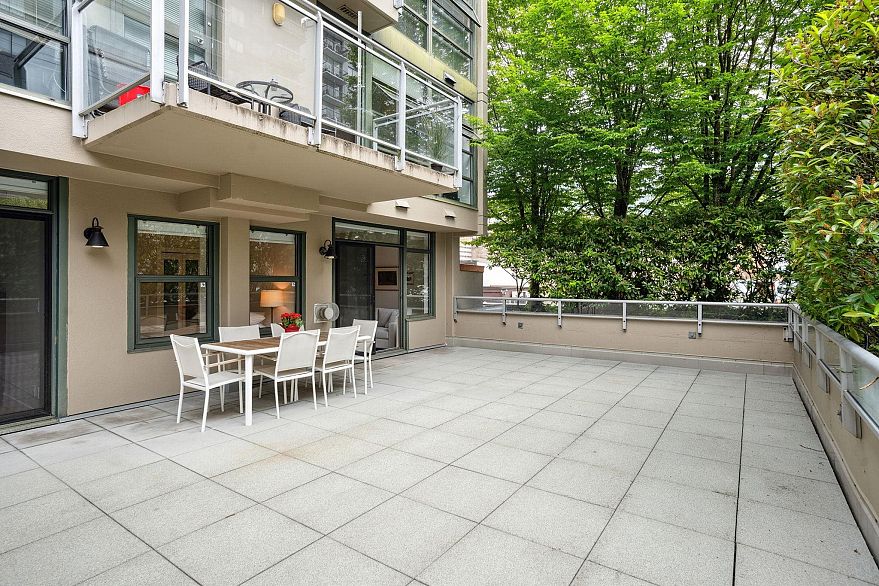 100 1688 Robson Street