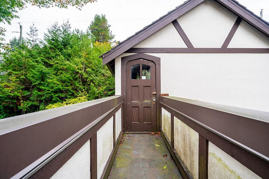 2806 W King Edward Avenue