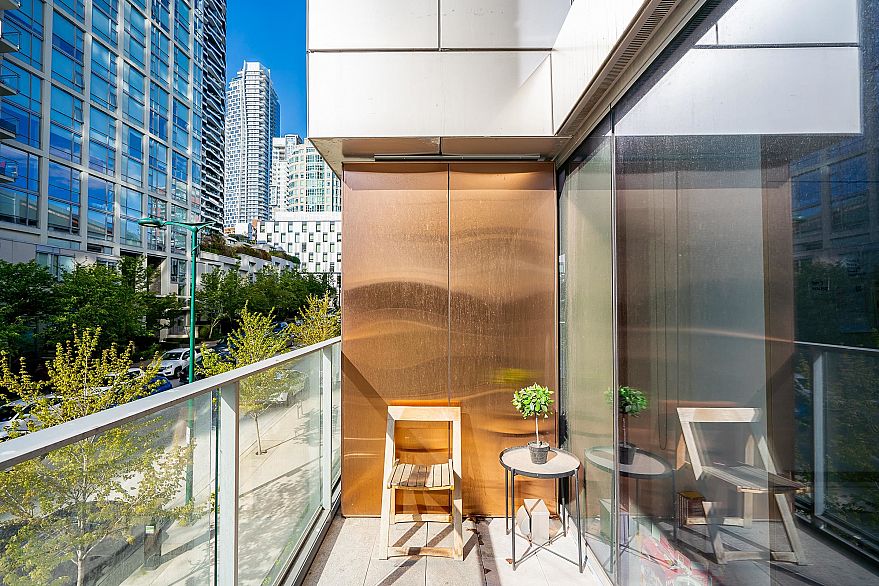 301 1480 Howe Street