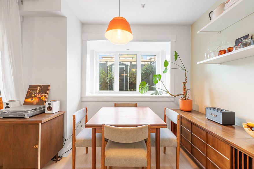 105 2133 Dundas Street