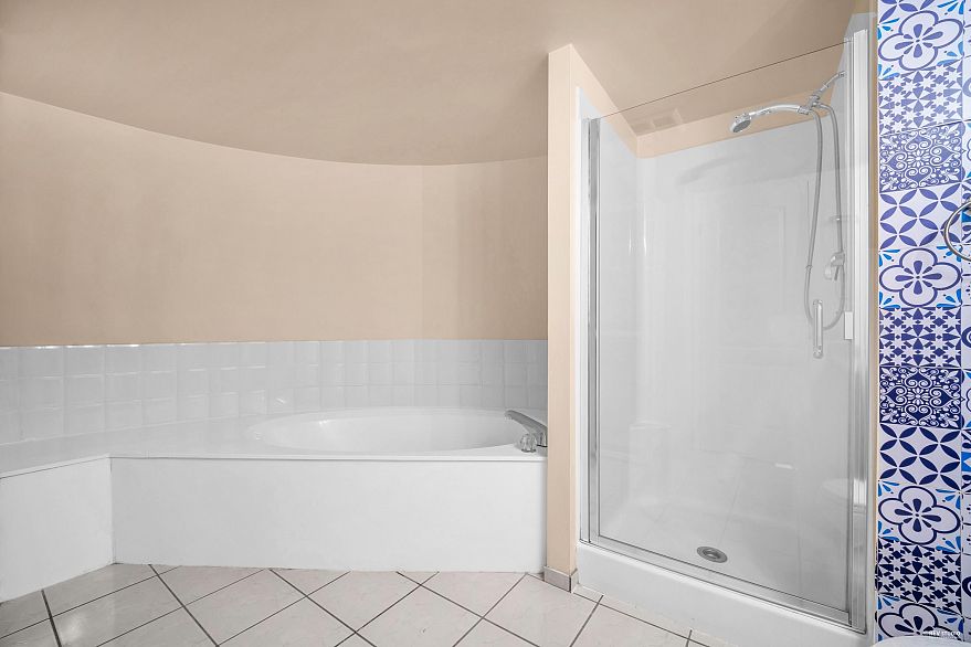 606 3061 E Kent Avenue North