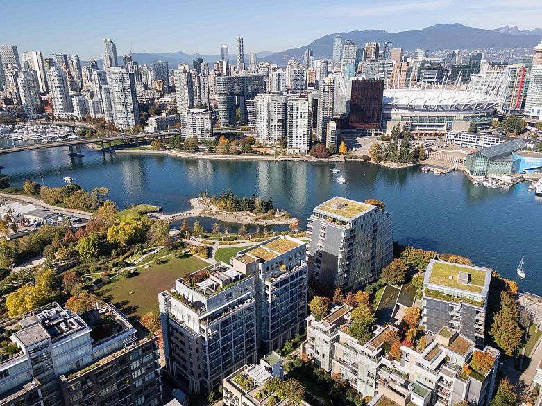 805 1616 Columbia Street