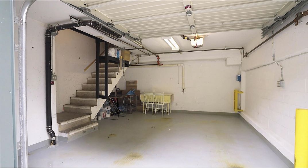 100 1688 Robson Street