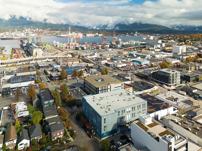 307 1220 E Pender Street