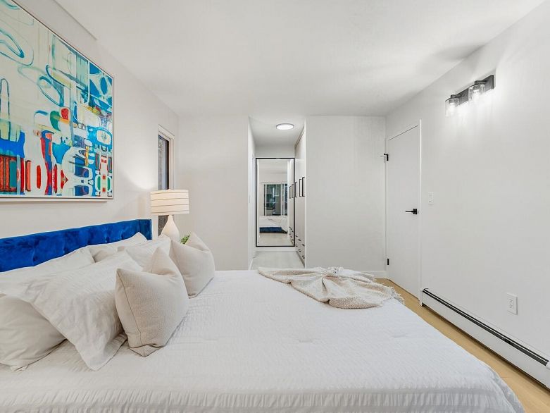 202 1165 Burnaby Street