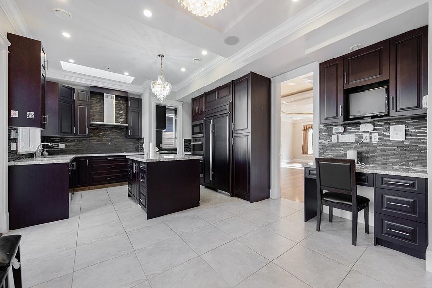 2817 Oliver Crescent