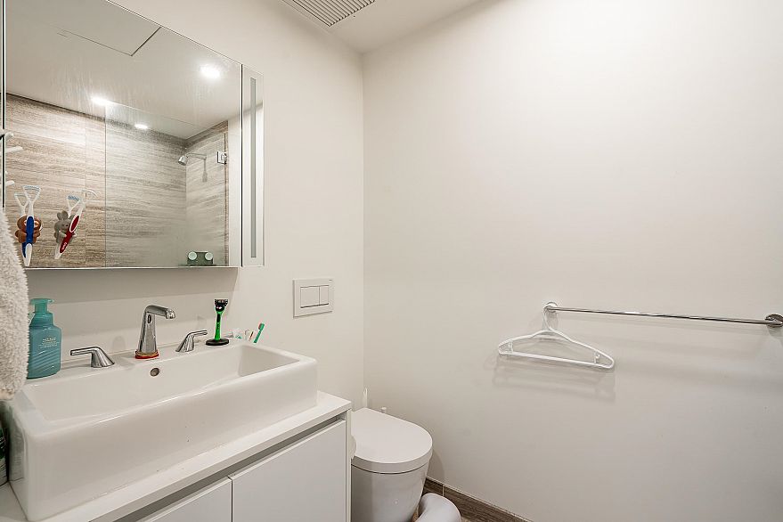 301 1480 Howe Street