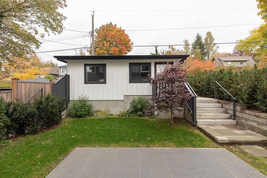 3075 Courtenay Street